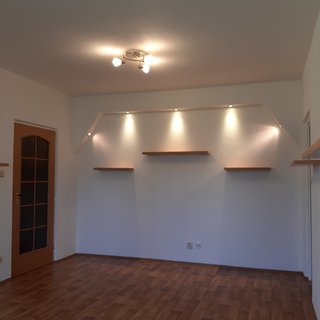 Pronájem bytu 3+1 74 m², Pohraniční stráže