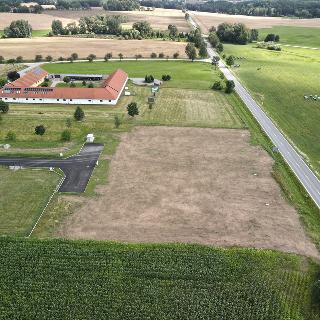 Prodej komerčního pozemku 6 464 m² Chlumec