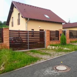 Pronájem rodinného domu 145 m² Cvrčovice, Na Stráni