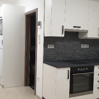 Pronájem bytu 1+kk a garsoniéry 27 m² Jindřichův Hradec, Nádražní