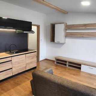 Pronájem bytu 2+kk 45 m² Holice, Dukelská