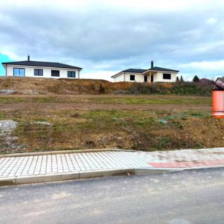 Prodej stavební parcely 754 m² Hosín