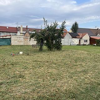 Prodej stavební parcely 980 m&sup2; Velké Bílovice