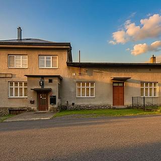 Prodej dvougeneračního domu 600 m&sup2; Žlebské Chvalovice