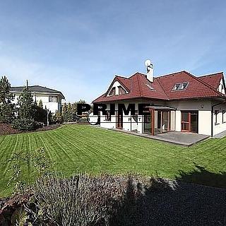 Pronájem rodinného domu 320 m² Průhonice