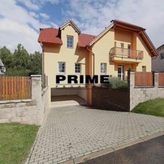 Pronájem rodinného domu 400 m² Průhonice