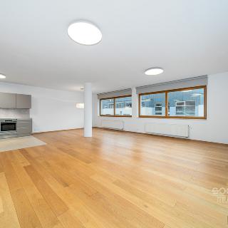 Pronájem bytu 4+kk 140 m² Praha, Skotská