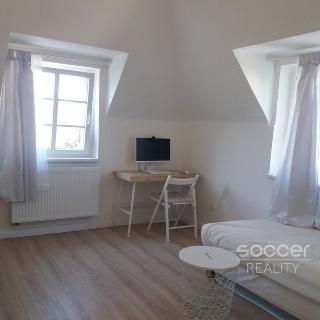 Pronájem bytu 2+1 50 m² Praha, Pravá