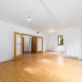 Prodej bytu 4+kk 119 m² Tuchoměřice, K poště