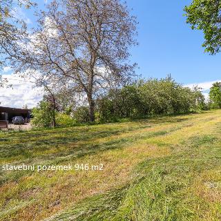 Prodej stavební parcely 946 m² Chmelná, 