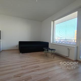 Pronájem bytu 1+kk a garsoniéry 39 m² Praha, Hornoměcholupská