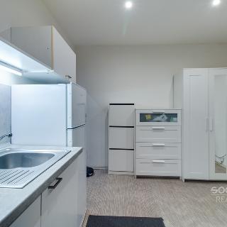 Prodej bytu 1+kk a garsoniéry 21 m² Praha, Zelenečská