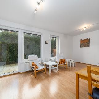 Pronájem bytu 1+kk a garsoniéry 35 m² Praha, Míšovická