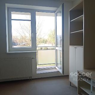 Pronájem bytu 1+kk a garsoniéry 33 m² Roztoky, Felklova