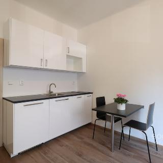 Pronájem bytu 2+kk 40 m² Praha, Vnější