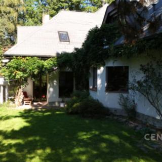 Prodej rodinného domu 367 m&sup2; Černošice