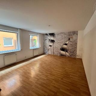 Pronájem bytu 1+kk a garsoniéry 40 m² Praha, Slévačská