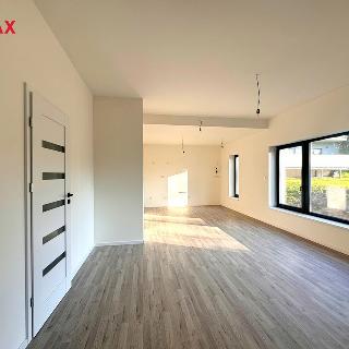 Prodej bytu 2+kk 55 m² Ostrava, Petřvaldská