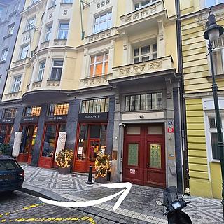 Pronájem parkovacího místa 18 m&sup2; Praha