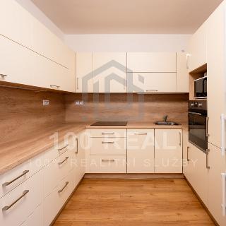 Pronájem bytu 2+kk 65 m² Hradec Králové, Svatojánská