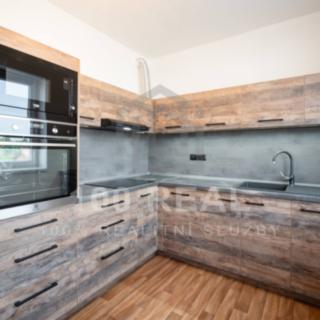 Pronájem bytu 2+1 56 m² Skřivany, Sloupenská