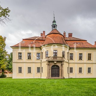 Prodej ostatního komerčního prostoru 1 364 m² Mirošov, náměstí Míru