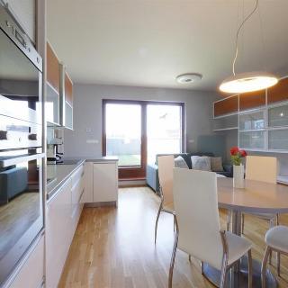 Pronájem bytu 3+kk 61 m² Praha, V bytovkách