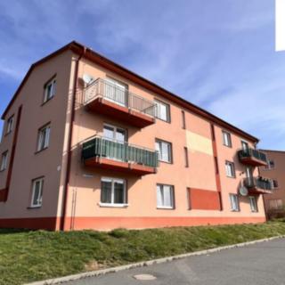 Pronájem bytu 1+kk a garsoniéry 36 m² Tlučná, Pod Školkou