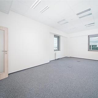 Pronájem kanceláře 154 m&sup2; Praha
