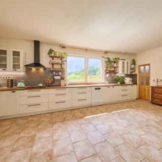 Prodej rodinného domu 552 m² Vlčice