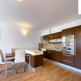 Pronájem bytu 1+kk a garsoniéry 41 m² Pardubice, Pernerova