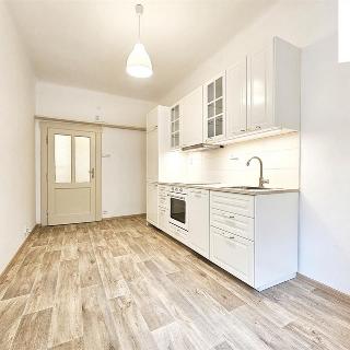 Pronájem bytu 1+1 52 m² Praha, Zdaru