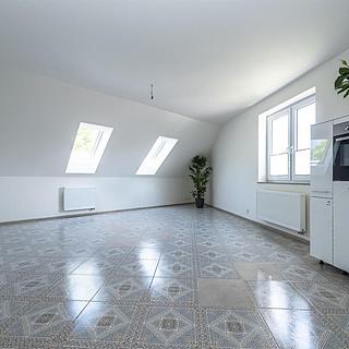 Prodej bytu 3+kk 83 m&sup2; Břežany II