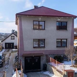 Prodej rodinného domu 240 m&sup2; Hodice