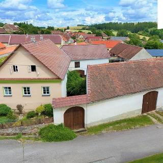 Prodej rodinného domu 430 m² Staré Hobzí