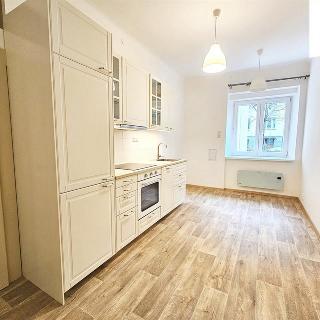 Pronájem bytu 1+1 52 m² Praha, Zdaru