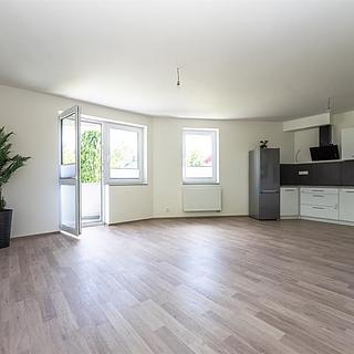 Prodej bytu 3+kk 74 m&sup2; Břežany II