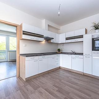 Prodej bytu 3+kk 83 m&sup2; Břežany II