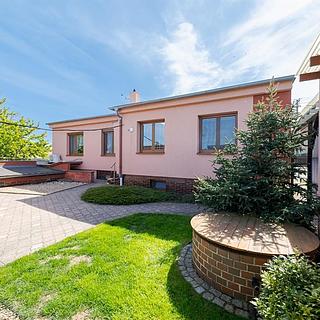 Prodej rodinného domu 217 m&sup2; Únanov