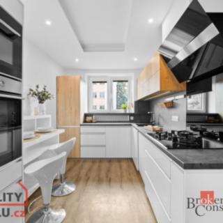 Pronájem bytu 2+1 57 m² Hradec Králové, Na Střezině