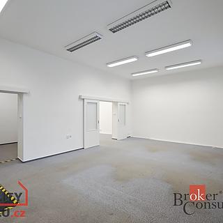 Pronájem kanceláře 740 m&sup2; Pardubice