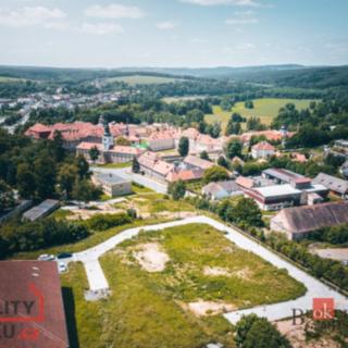 Prodej stavební parcely 813 m² Plasy