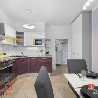 Prodej bytu 2+kk 41 m² Praha, Na Zlatnici