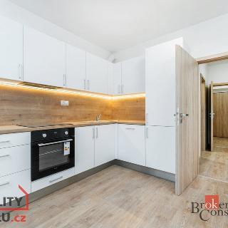 Pronájem bytu 1+kk a garsoniéry 41 m² Náchod, Bartoňova