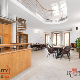 Prodej rodinného domu 668 m² Ondřejov, Nad Lesem