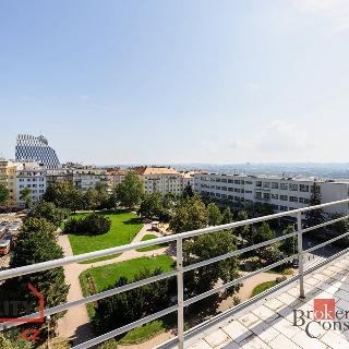 Pronájem bytu 1+kk a garsoniéry 31 m² Praha, náměstí Jiřího z Lobkovic