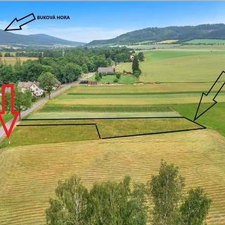 Prodej stavební parcely 1217 m² Štíty