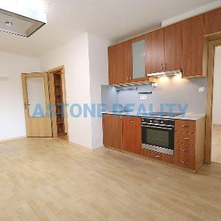 Pronájem bytu 2+kk 38 m² Úvaly, Husova