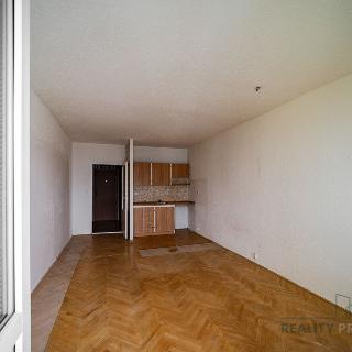 Pronájem bytu 1+kk a garsoniéry 28 m² Ostrava, Výškovická