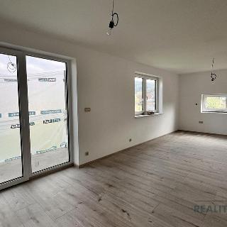 Prodej bytu 2+kk 62 m² Hrádek